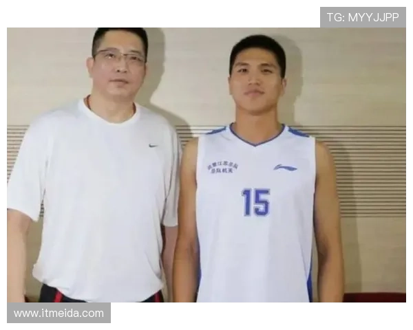 男篮传奇再聚首胡卫东唐正东变样易立孟达韩硕齐亮相